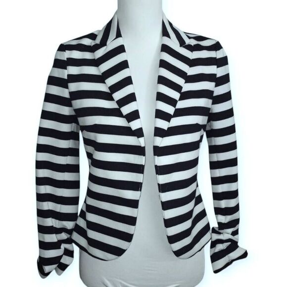 NEIMAN MARCUS NAVY & WHITE STRIPE BLAZER SZ.2 EUC. - Picture 1 of 6